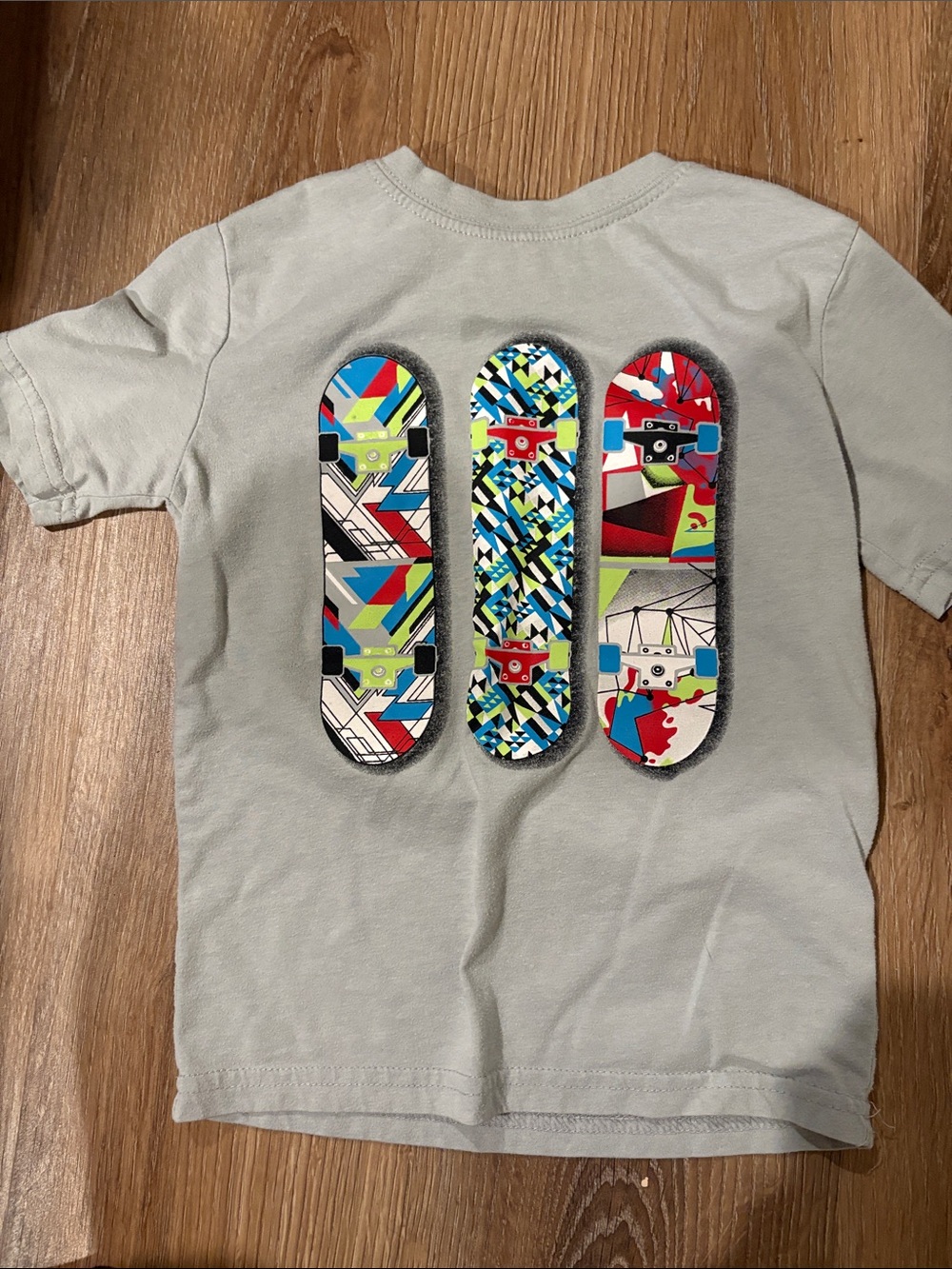3/$20! Kids XS Short Sleeve T-Shirt Colorful Skateboard Graphics faded glory 4-5